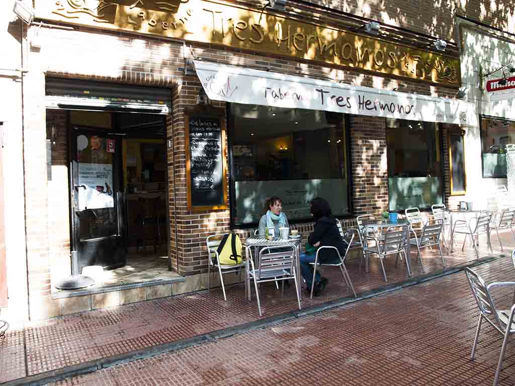 Taberna Tres Hermanos