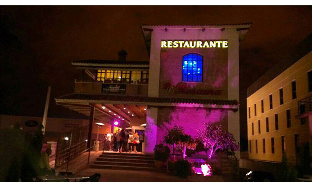 Arena Beach Bar de Copas Restaurante